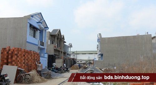 Một trong những công trình nhà ở được xây hàng loạt, không phép tại huyện Bình Chánh 
