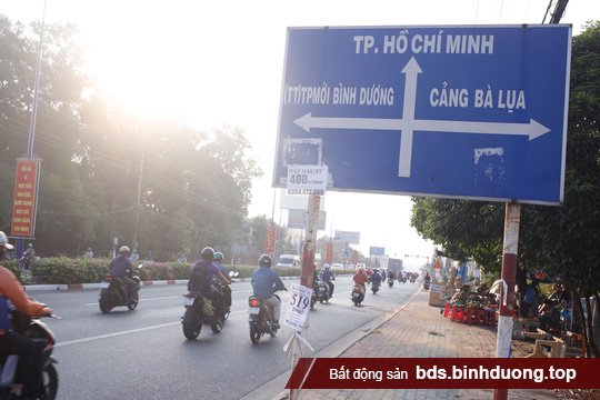 Từ Bình Phước đi TP HCM theo Quốc lộ 13, khi đến địa phận TP Thủ Dầu Một có biển báo ghi rõ hướng về 