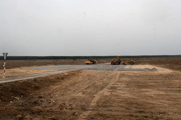 Khu tái định cư Lộc An - Bình Sơn đang được san lấp để xây dựng đường giao thông - Ảnh: Lê Vinh
