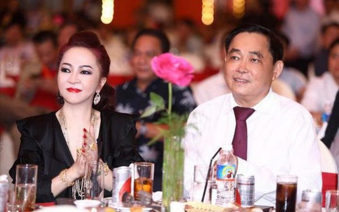 Ông Huỳnh Uy Dũng và vợ là bà Nguyễn Phương Hằng trong một sự kiện