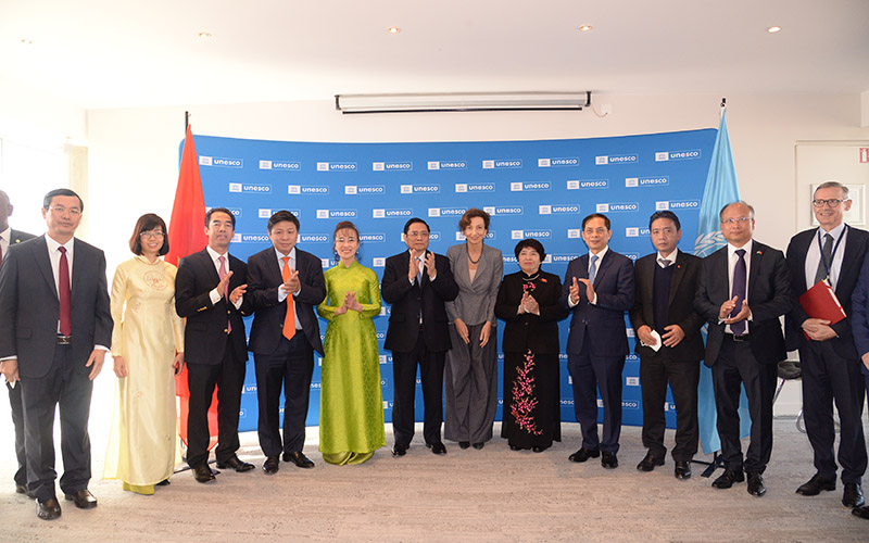 Lãnh đạo Tập đoàn SOVICO ký kết hợp tác cùng đại diện UNESCO trước sự chứng kiến của Thủ tướng Phạm Minh Chính