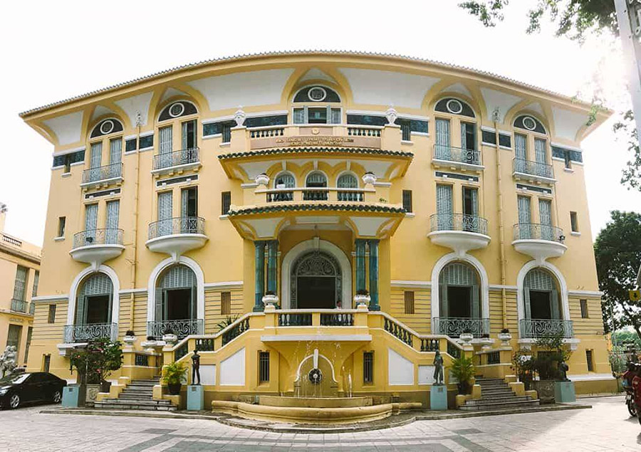 Ngôi nhà 99 cửa nay là Bảo tàng Mỹ thuật Thành phố Hồ Chí Minh (số 97 Phó Đức Chính, quận 1, Thành phố Hồ Chí Minh)