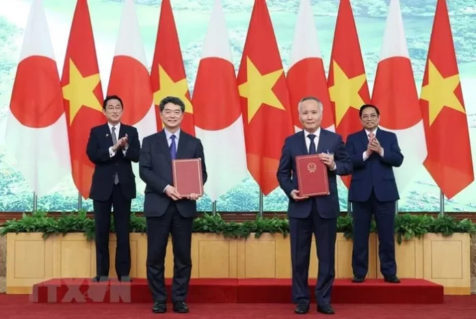 Lễ ký kết biên bản ghi nhớ hợp tác đầu tư Aeon Mall Biên Hòa được Thủ tướng Phạm Minh Chính và Thủ tướng Nhật Bản chứng kiến.