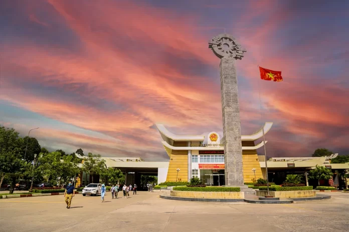 Cửa khẩu quốc tế Mộc Bài là cửa khẩu đường bộ lớn nhất phía Nam kết nối trực tiếp với Campuchia. Ảnh : GIANG PHƯƠNG