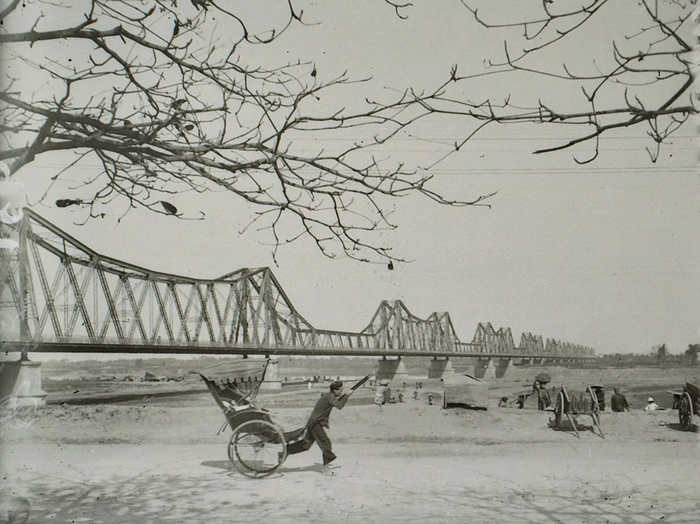 Cầu Long Biên ngày xưa (image of Long Bien Bridge in the past) - 4