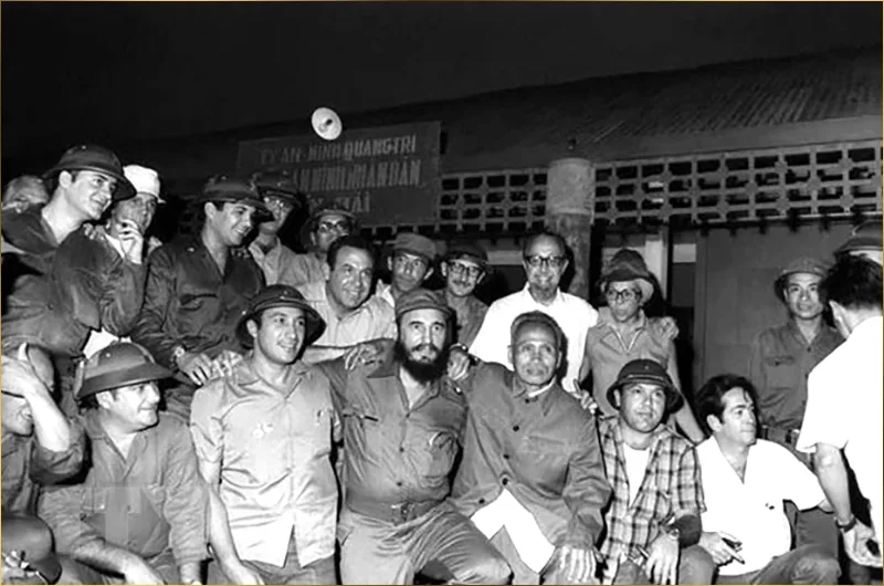 Ông Fidel Castro trong chuyến đến thăm Quảng Trị (Việt Nam)