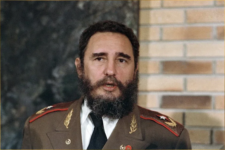 Fidel Castro tên đầy đủ là Fidel Alejandro Castro Ruz