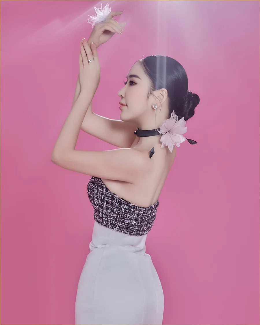 Hoa hậu Trịnh Thanh Hồng được xem là mỹ nhân khá đắt show sự kiện.