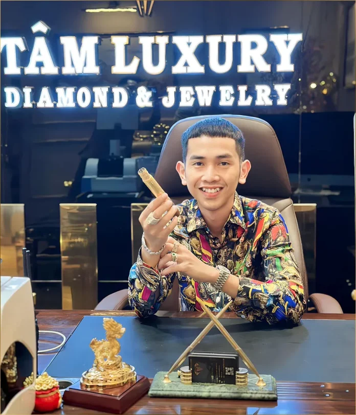 Tiểu sử và sự nghiệp doanh nhân Tâm Luxury