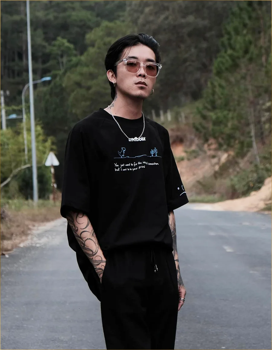 Rapper Khói tên thật là Trịnh Hoàng Nam sinh năm 1992 tại tỉnh Lâm Đồng