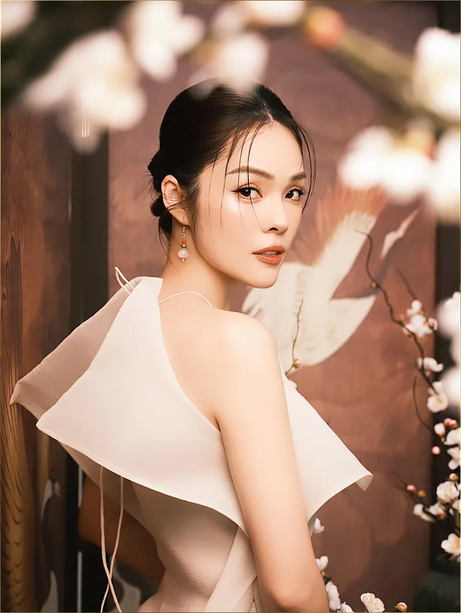 Dương Thị Cẩm Lynh sinh năm 1981 tại TP Long Khánh (Đồng Nai)