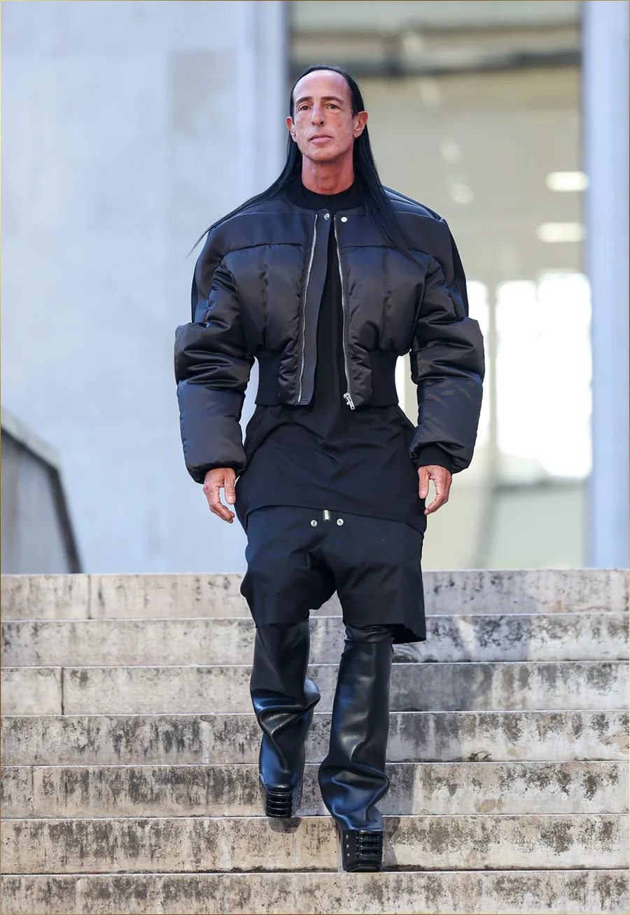 Rick Owens tên đầy đủ là Richard Saturnino Owens sinh năm 1961