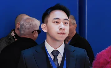 Doanh nhân Phạm Nhật Minh Hoàng sinh năm 2000