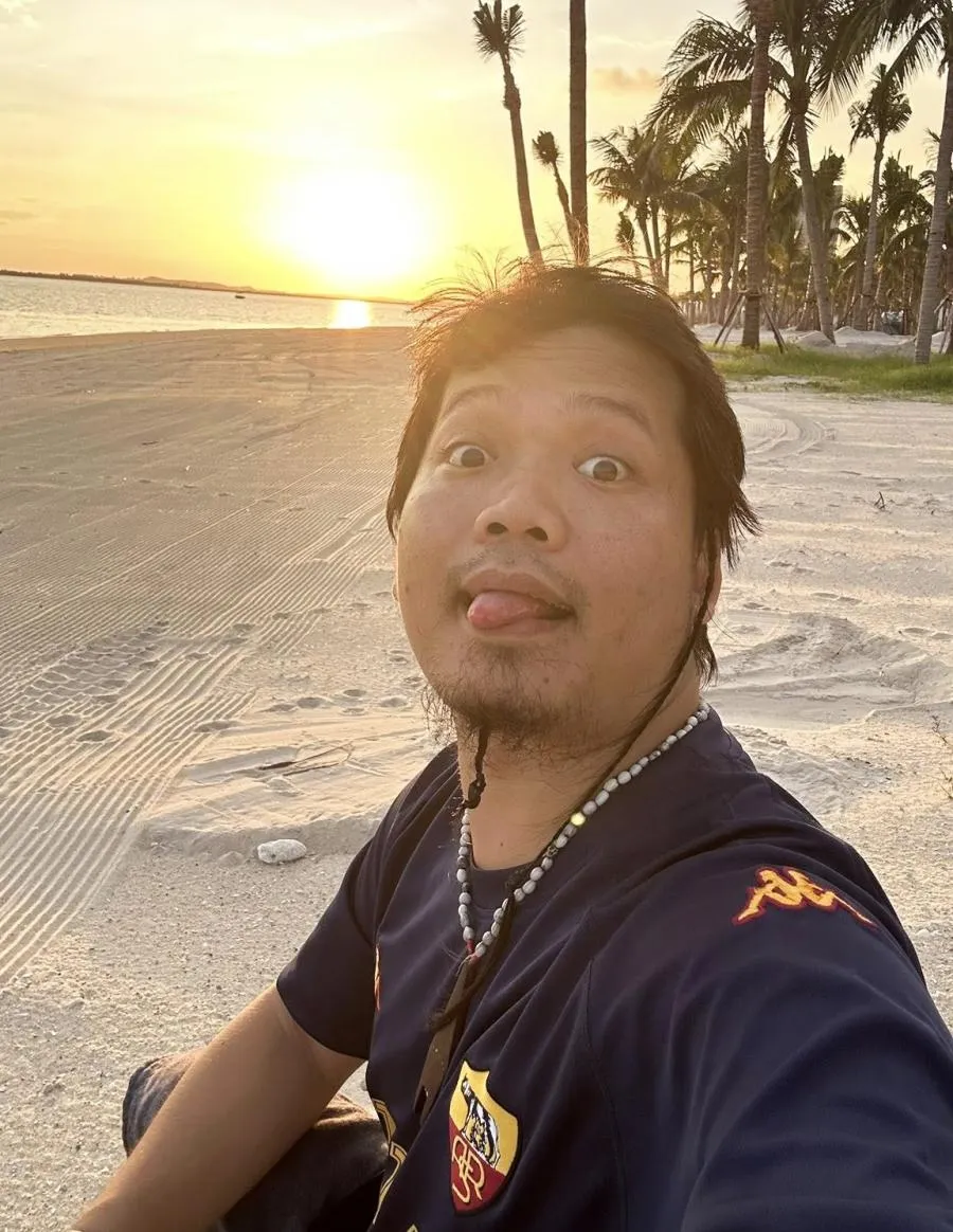 Hoàng Trung Hoa nhận hàng loạt giải thưởng danh giá như Forbes 30 Under 30 và WeChoice Awards