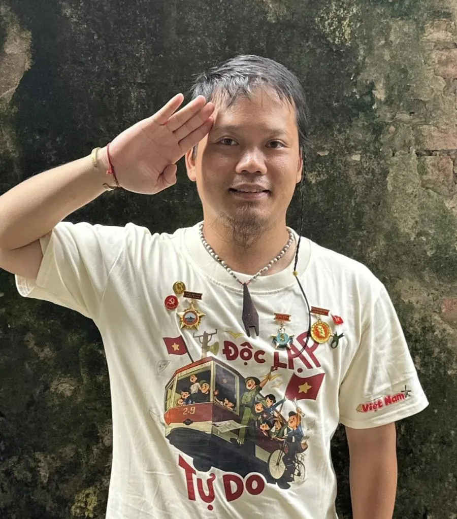 Hoàng Hoa Trung lớn lên trong hoàn cảnh gia đình khó khăn