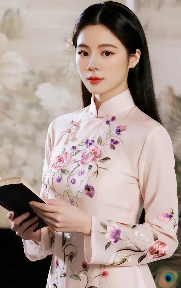 Hương My Bông sinh ra và lớn lên tại Hà Nội, nơi cô hiện đang sinh sống