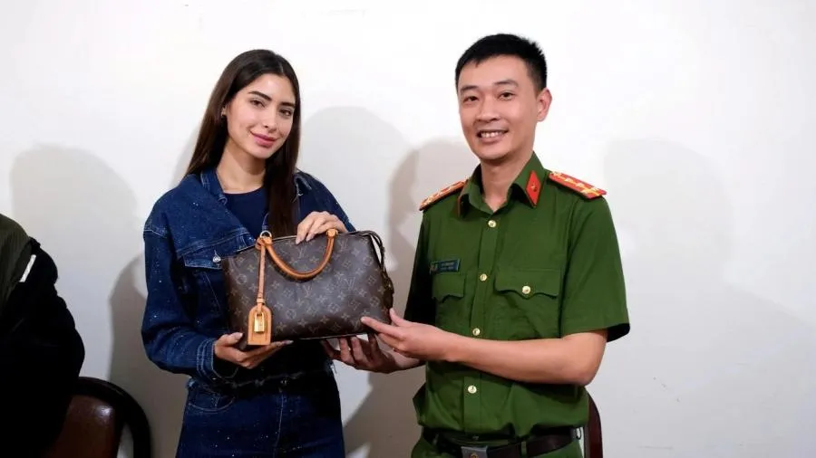 Thái đã trộm túi xách của Hoa hậu Mexico để trên ghế không người trông coi